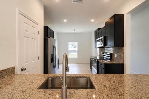 House in Deltona, Florida 4 bedrooms, 148.64 sq.m. № 2238707 - photo 8