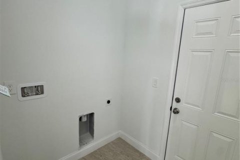 House in Deltona, Florida 4 bedrooms, 148.64 sq.m. № 2238707 - photo 25