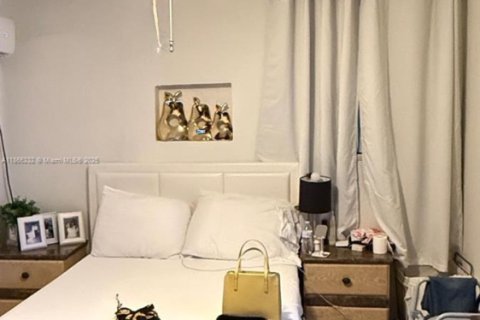 Villa ou maison à vendre à Miami, Floride: 4 chambres, 207.73 m2 № 1958490 - photo 8