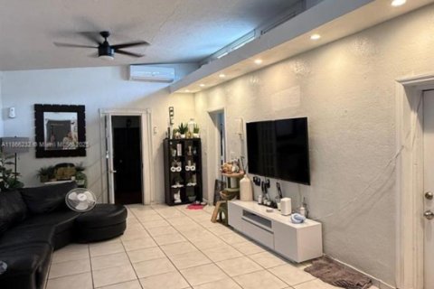 Villa ou maison à vendre à Miami, Floride: 4 chambres, 207.73 m2 № 1958490 - photo 14