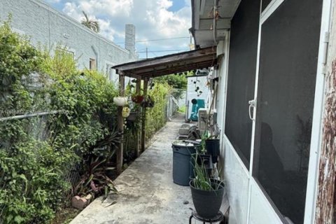 Villa ou maison à vendre à Miami, Floride: 4 chambres, 207.73 m2 № 1958490 - photo 3