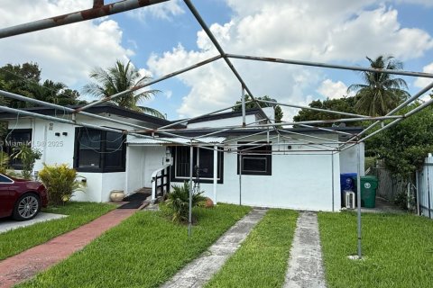 Villa ou maison à vendre à Miami, Floride: 4 chambres, 207.73 m2 № 1958490 - photo 1