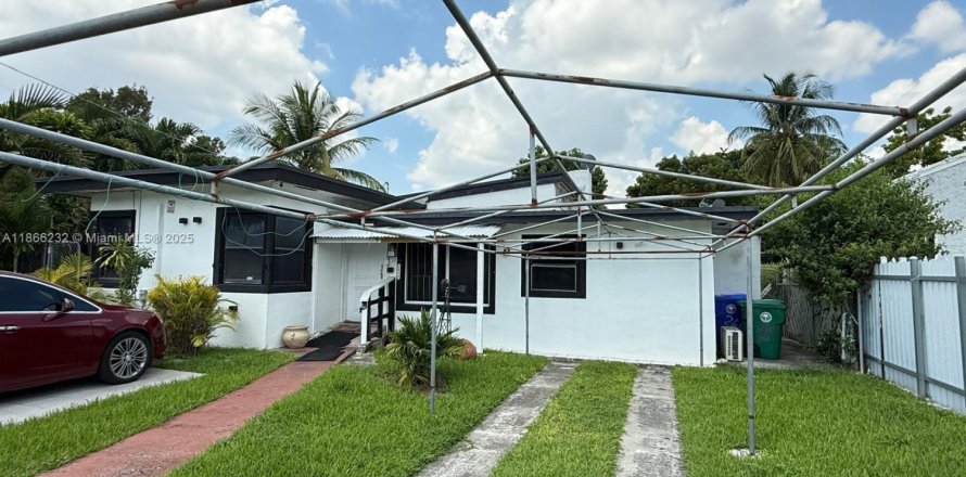 Villa ou maison à Miami, Floride 4 chambres, 207.73 m2 № 1958490