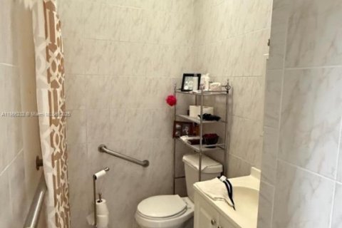 Villa ou maison à vendre à Miami, Floride: 4 chambres, 207.73 m2 № 1958490 - photo 11