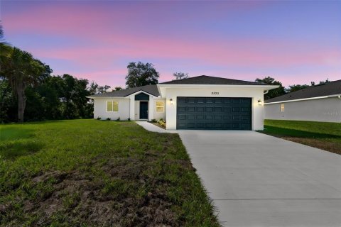 Villa ou maison à North Port, Floride 3 chambres, 126.72 m2 № 2419836
