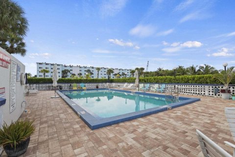 Condominio en venta en North Palm Beach, Florida, 1 dormitorio, 79.43 m2 № 2176684 - foto 30