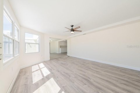 House in Hudson, Florida 3 bedrooms, 129.32 sq.m. № 1769595 - photo 15