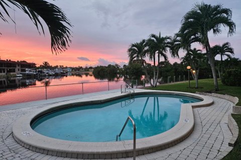 Apartamento en North Palm Beach, Florida 2 dormitorios, 1421.78 m2 № 2402021