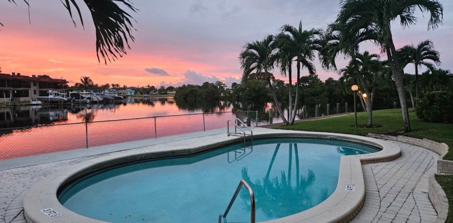 Apartamento en North Palm Beach, Florida 2 dormitorios, 1421.78 m2 № 2402021