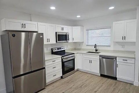 Apartamento en alquiler en North Palm Beach, Florida, 2 dormitorios, 1421.78 m2 № 2402021 - foto 4