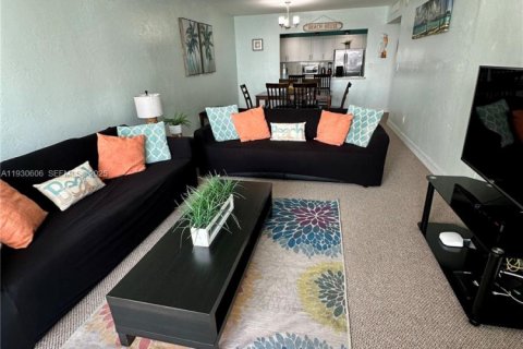 Снять в аренду кондоминиум в Санни-Айлс-Бич, Флорида 2 спальни, 139.82м2, № 1989304 - фото 2