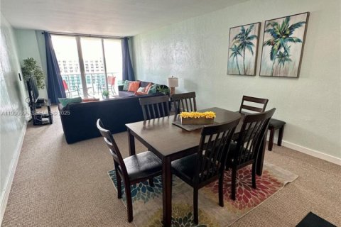 Снять в аренду кондоминиум в Санни-Айлс-Бич, Флорида 2 спальни, 139.82м2, № 1989304 - фото 3