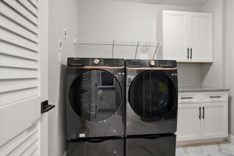 Condo in Clearwater, Florida, 3 bedrooms № 2195378 - photo 27