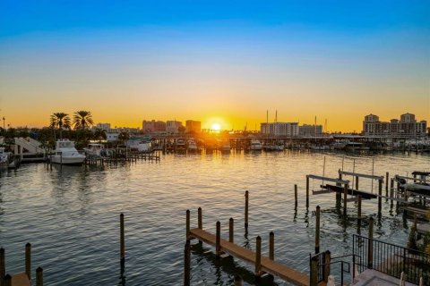 Condo in Clearwater, Florida, 3 bedrooms № 2195378 - photo 5