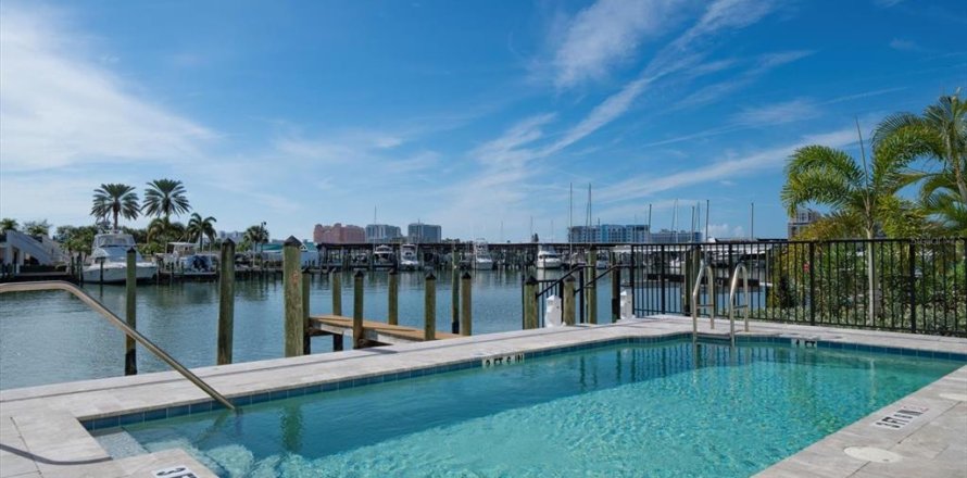 Condo in Clearwater, Florida, 3 bedrooms № 2195378