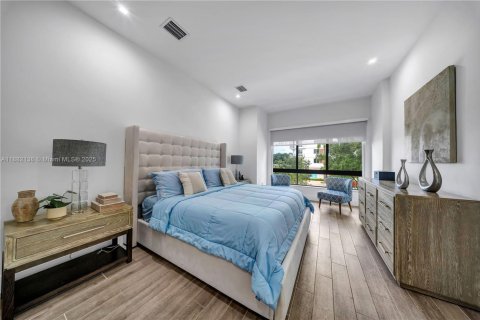 House in Doral, Florida 3 bedrooms, 209.68 sq.m. № 1931812 - photo 26