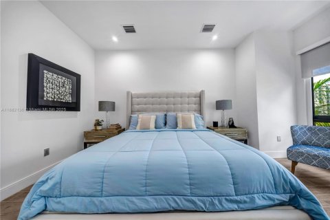 House in Doral, Florida 3 bedrooms, 209.68 sq.m. № 1931812 - photo 27