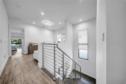 House in Doral, Florida 3 bedrooms, 209.68 sq.m. № 1931812 - photo 16