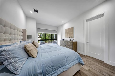 House in Doral, Florida 3 bedrooms, 209.68 sq.m. № 1931812 - photo 28