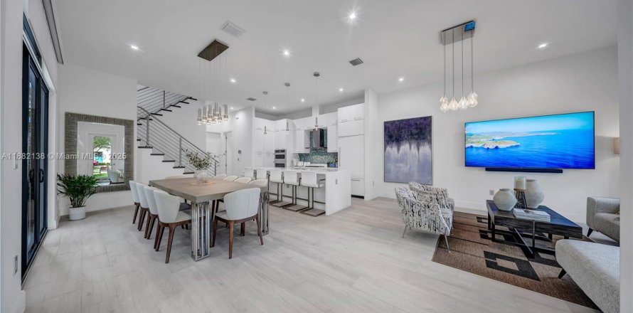 House in Doral, Florida 3 bedrooms, 209.68 sq.m. № 1931812