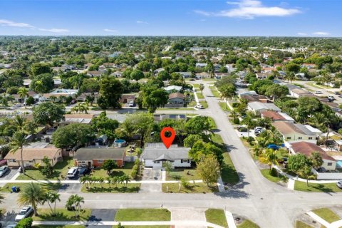 Villa ou maison à vendre à North Lauderdale, Floride: 4 chambres, 116.5 m2 № 1971852 - photo 26