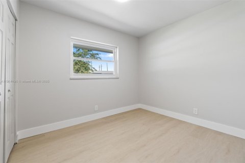 Villa ou maison à vendre à North Lauderdale, Floride: 4 chambres, 116.5 m2 № 1971852 - photo 17