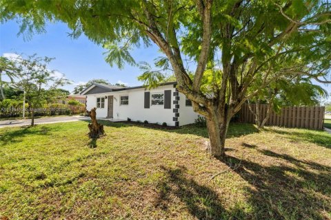 Villa ou maison à vendre à North Lauderdale, Floride: 4 chambres, 116.5 m2 № 1971852 - photo 3