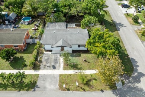 Villa ou maison à vendre à North Lauderdale, Floride: 4 chambres, 116.5 m2 № 1971852 - photo 27