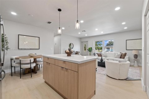 Villa ou maison à vendre à North Lauderdale, Floride: 4 chambres, 116.5 m2 № 1971852 - photo 11