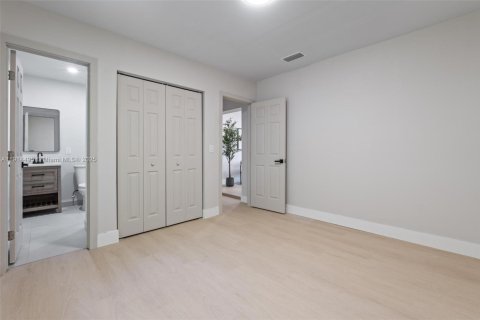 Villa ou maison à vendre à North Lauderdale, Floride: 4 chambres, 116.5 m2 № 1971852 - photo 21