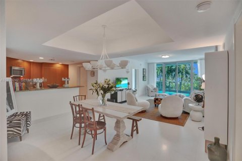 Condo in Miami, Florida, 2 bedrooms  № 2053035 - photo 12