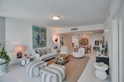 Condo in Miami, Florida, 2 bedrooms  № 2053035 - photo 16