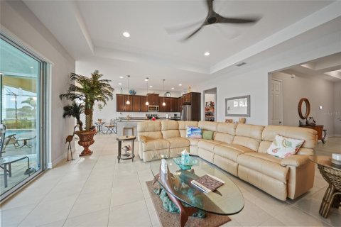 House in Punta Gorda, Florida 3 bedrooms, 205.87 sq.m. № 1586772 - photo 14