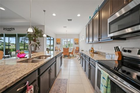 House in Punta Gorda, Florida 3 bedrooms, 205.87 sq.m. № 1586772 - photo 9