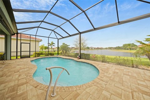 House in Punta Gorda, Florida 3 bedrooms, 205.87 sq.m. № 1586772 - photo 3
