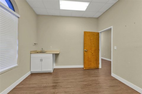 Immobilier commercial à louer à Port Charlotte, Floride № 1544805 - photo 16
