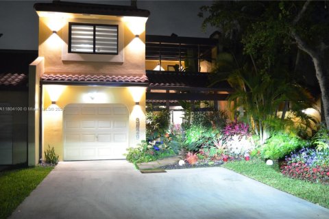 Townhouse in Doral, Florida 3 bedrooms, 159.05 sq.m. № 1689419 - photo 1