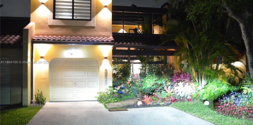 Adosado en Doral, Florida 3 dormitorios, 159.05 m2 № 1689419