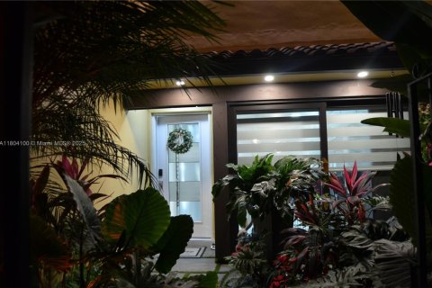 Townhouse in Doral, Florida 3 bedrooms, 159.05 sq.m. № 1689419 - photo 4