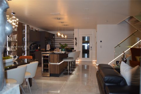 Townhouse in Doral, Florida 3 bedrooms, 159.05 sq.m. № 1689419 - photo 7