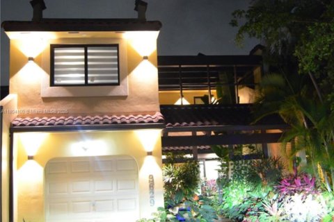 Townhouse in Doral, Florida 3 bedrooms, 159.05 sq.m. № 1689419 - photo 2