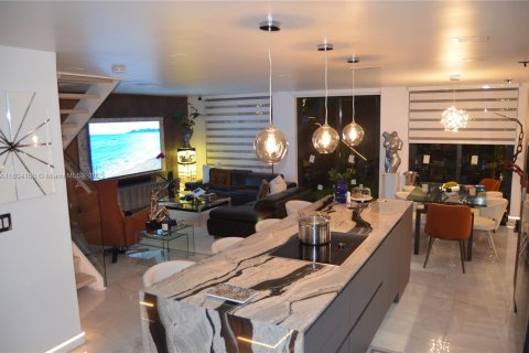 Townhouse in Doral, Florida 3 bedrooms, 159.05 sq.m. № 1689419 - photo 5