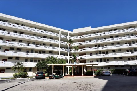 Condo in Aventura, Florida, 1 bedroom  № 1925231 - photo 26