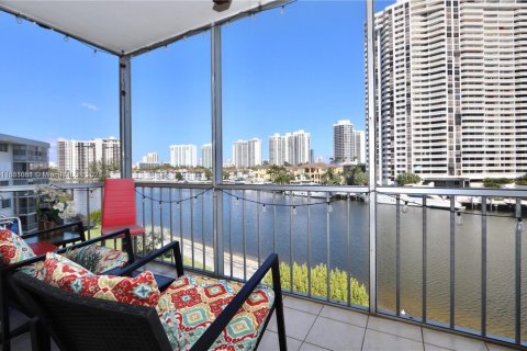 Condo in Aventura, Florida, 1 bedroom  № 1925231 - photo 2