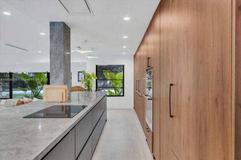 Casa en venta en Coral Gables, Florida, 5 dormitorios, 268.3 m2 № 1938639 - foto 7