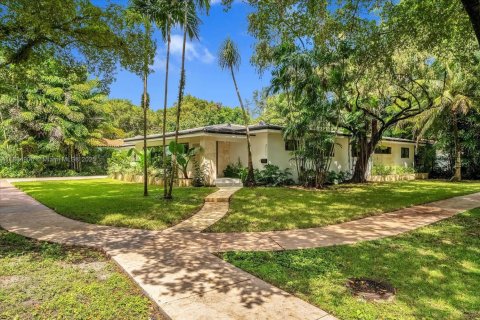 Casa en venta en Coral Gables, Florida, 5 dormitorios, 268.3 m2 № 1938639 - foto 2