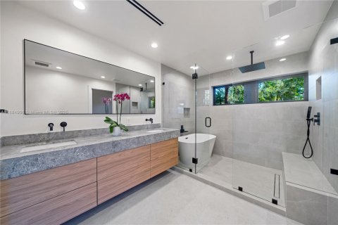 Casa en venta en Coral Gables, Florida, 5 dormitorios, 268.3 m2 № 1938639 - foto 20