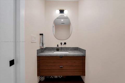 Casa en venta en Coral Gables, Florida, 5 dormitorios, 268.3 m2 № 1938639 - foto 13