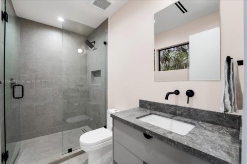 Casa en venta en Coral Gables, Florida, 5 dormitorios, 268.3 m2 № 1938639 - foto 15