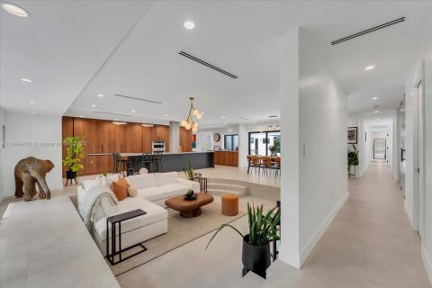 Casa en venta en Coral Gables, Florida, 5 dormitorios, 268.3 m2 № 1938639 - foto 1